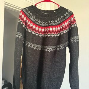 Crewneck Sweater with Red and Gray Patterns